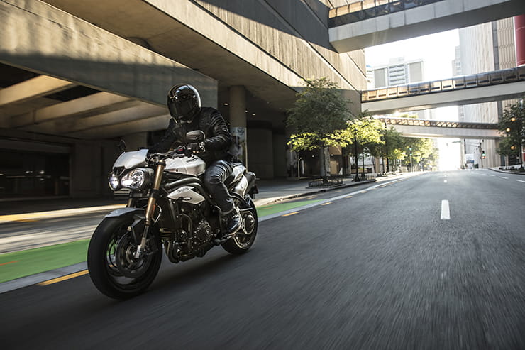 Triumph Speed Triple S RS 2018 Review Price Spec Used_02