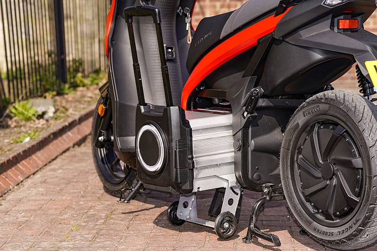 2022 Seat MO Electric Scooter Review Price Spec_25