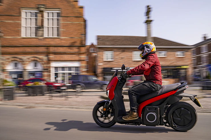2022 Seat MO Electric Scooter Review Price Spec_27