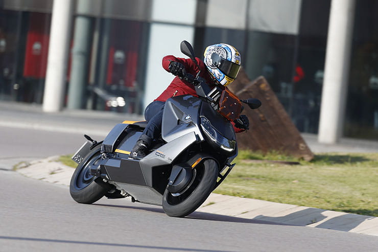 2022 BMW CE 04 Electric Scooter Review Price Spec Details_25