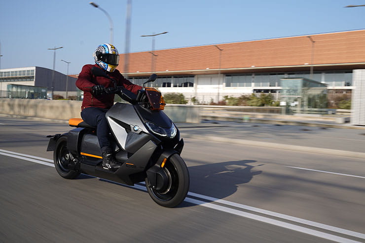 2022 BMW CE 04 Electric Scooter Review Price Spec Details_31