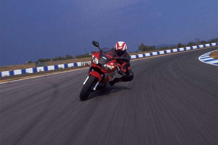 1999 Yamaha YZF-R6 Review Used Price Spec_14