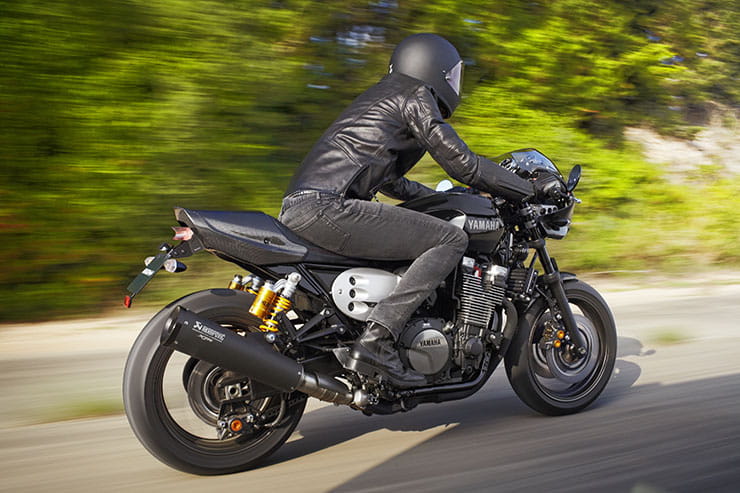 2015 Yamaha XJR1300 Racer Review Details Used Price Spec_14