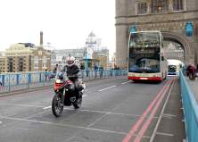 Crossing Tower Bridge, bus is in pursuit