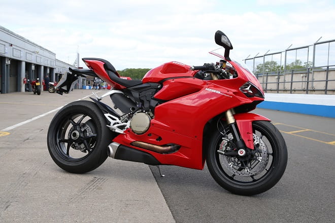 1299 is a thing of beauty. No wonder it has won design awards already. Spot the forks, they are the biggest difference between the S version and the 1299 is the forks.