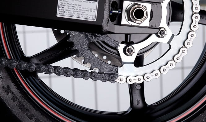 How to oil a Motorbike Chain www.chainmate.co.uk 