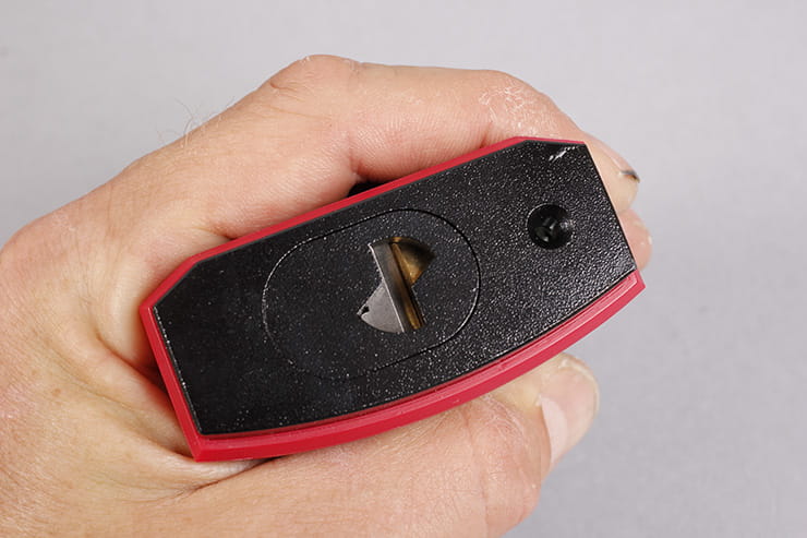 Tested: Pewag VKK 12x45 and Mul-T-Lock NE14L padlock review key hole