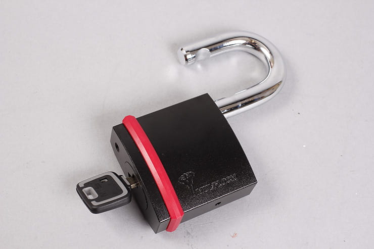 Tested: Pewag VKK 14x52 and Mul-T-Lock NE14L padlock