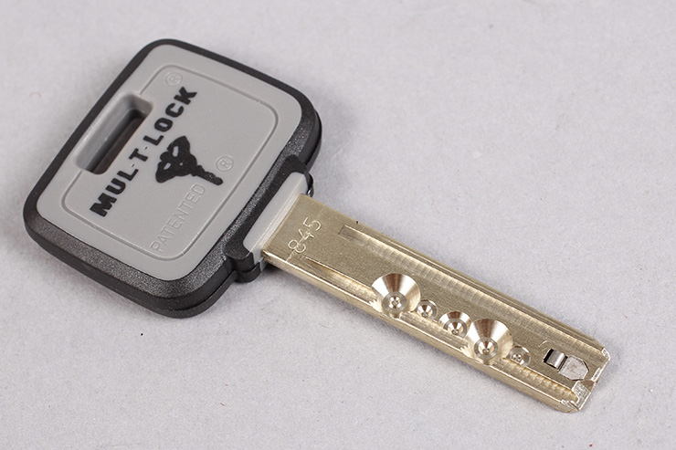 Tested: Pewag VKK 14x52 and Mul-T-Lock NE14L padlock key hole