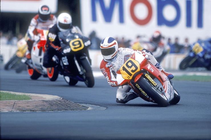 Freddie Spencer races a 500cc MotoGP bike in the 1980s