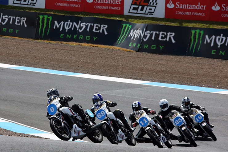 Racers pour into the first corner at Knockhill