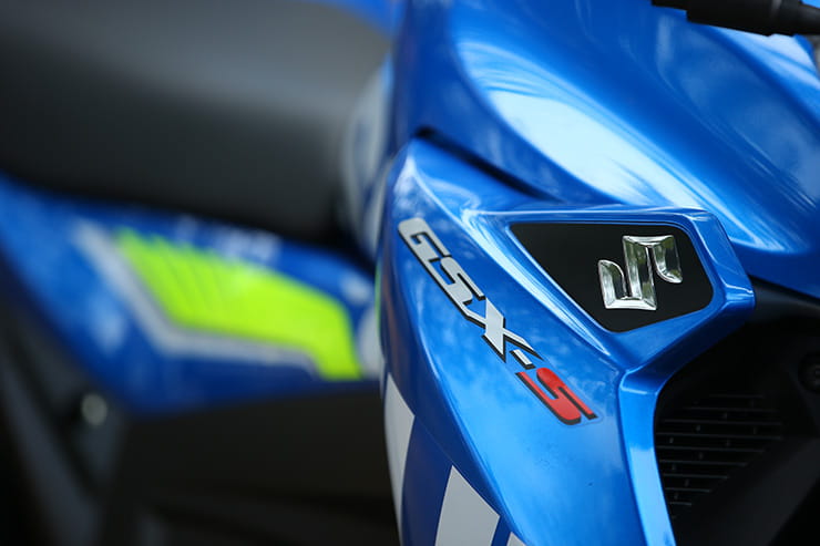 Suzuki GSX-S125 side panel details