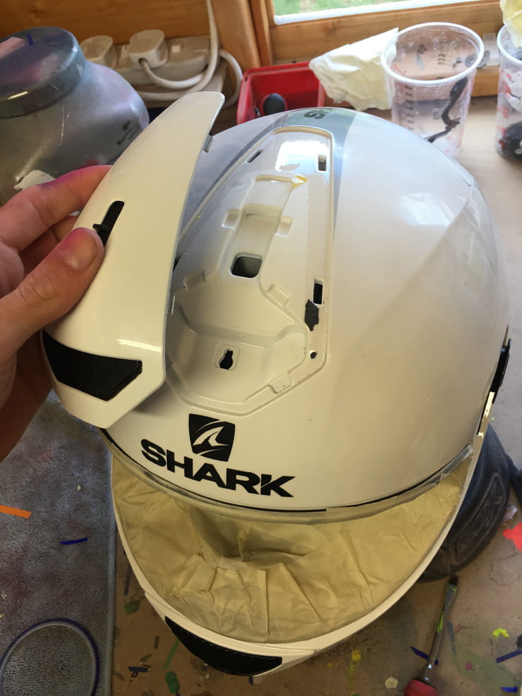 DrKolor dismantles a Shark Helmet
