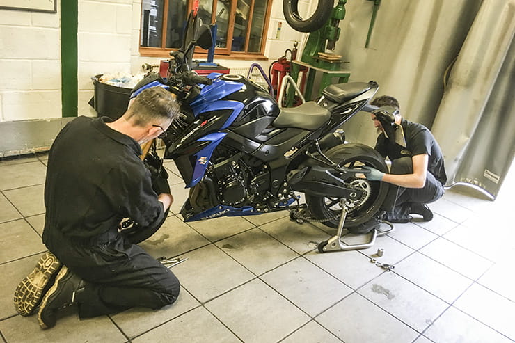 BSD fitting tyres to GSX-S750