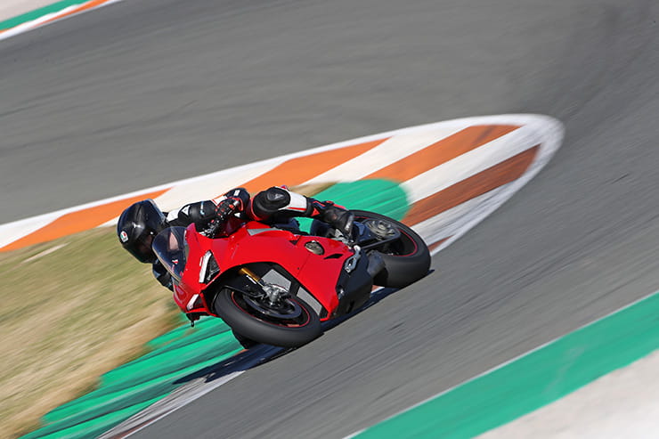 Ducati_Panigale_V4S_BikeSocial_Review