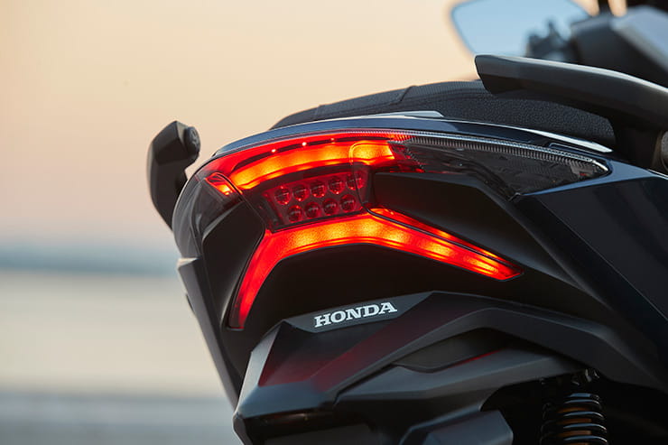 Honda Forza 300 (2018) | Review