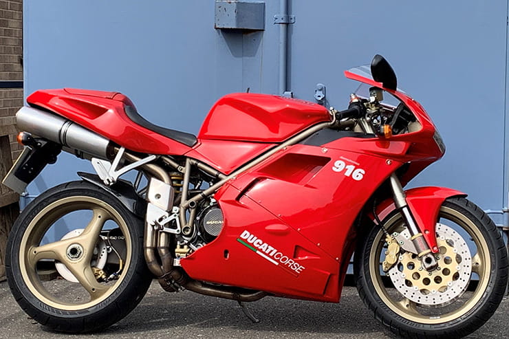 Modern classic review Ducati 916
