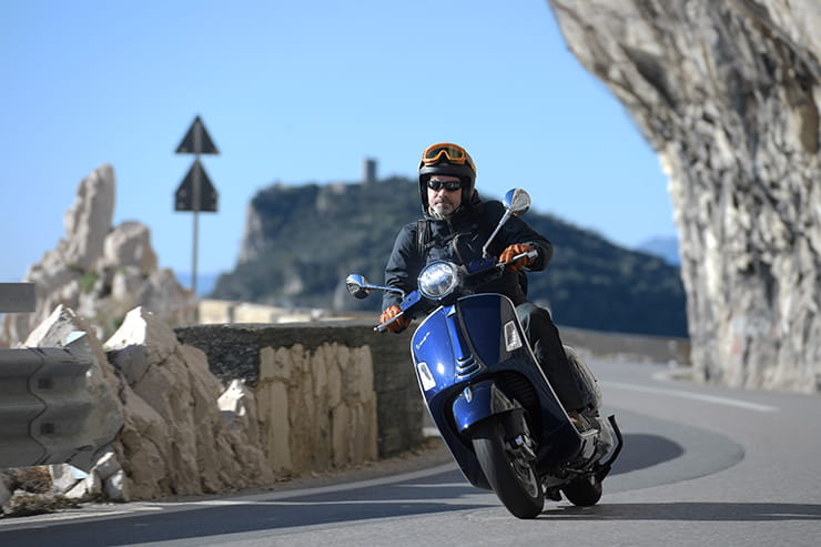 Vespa Gts Hpe Review 2019 Full Road Test Bikesocial