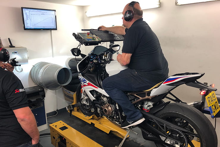 BMW S1000RR M (2019): Performance testing, dyno and full Akropovič system