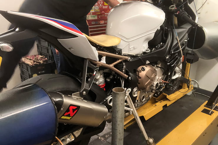BMW S1000RR M (2019): Performance testing, dyno and full Akropovič system