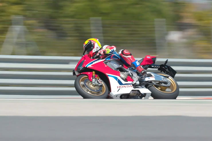 Fores on a Fireblade vs Mann on a BSB bike