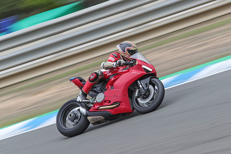 Ducati Panigale V2 2020 [ Review ]
