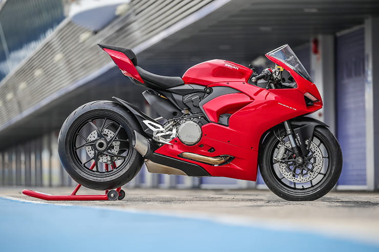Ducati Panigale V2 2020 [ Review ]