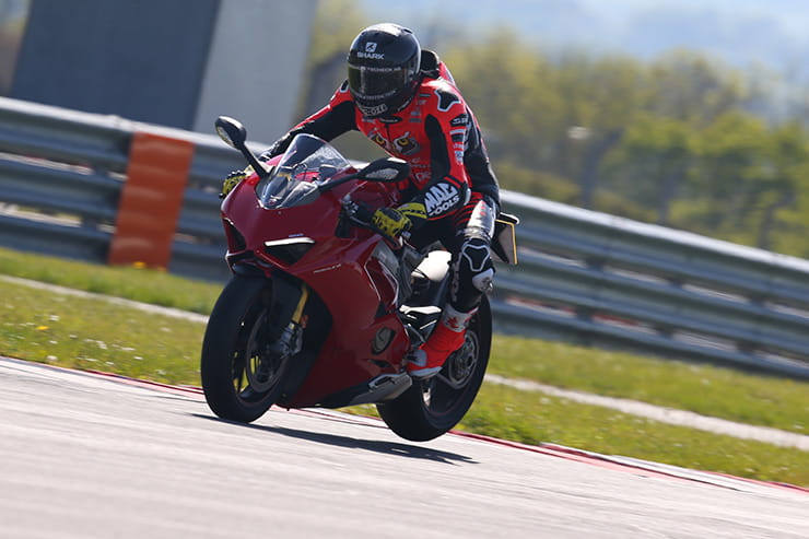 Ducati Panigale V4 vs V4S – is electronic suspension justified?