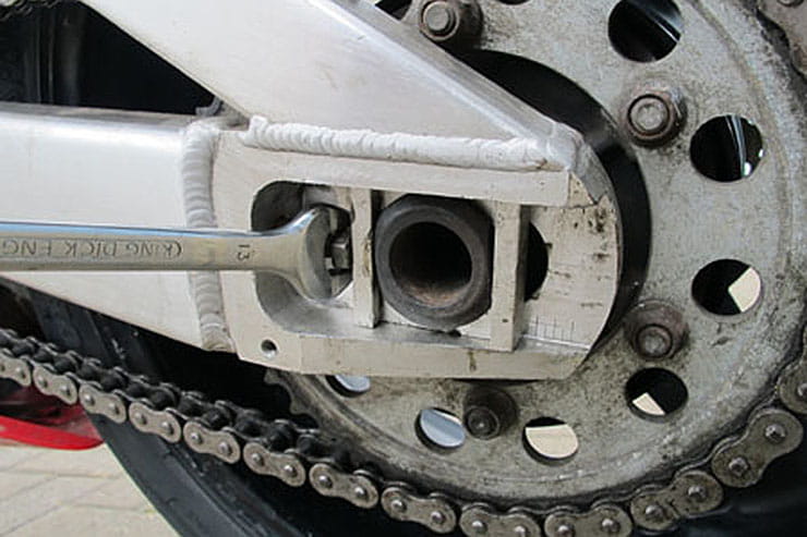 How to properly adjust and tighten your motorcycle chain