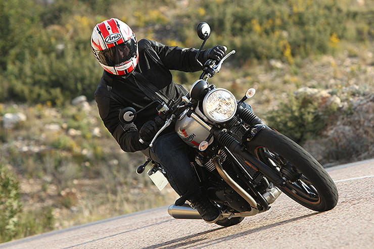 Triumph Street Twin 2016 Review Used Price Spec_03