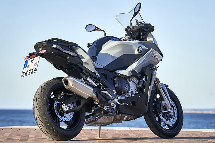 The new BMW S1000XR promises to be even more versatile than the 2015-2019 model. Should current owners trade up? Full Bennetts BikeSocial review…
