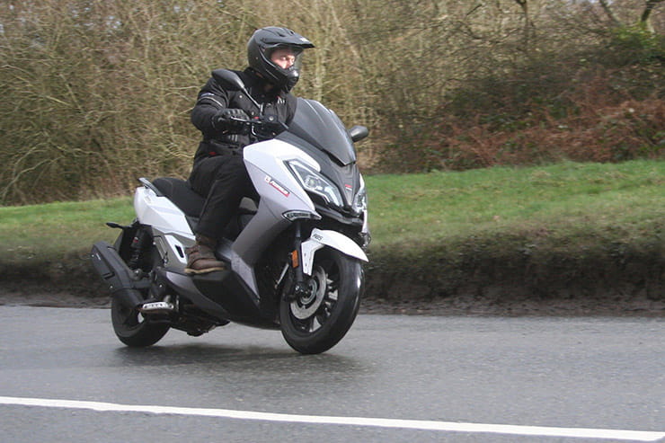 The first ever Lexmoto with a larger capacity than 125 is the remarkably well-equipped and potential bargainous 300cc maxi-scooter known as Pegasus.