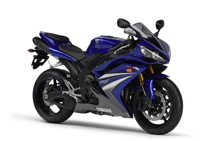 With a reputation for being a bit of a wild old machine due to its top-endy new motor, the 2007/08 YZF-R1 is reminiscent of the bad boy attitude that the original 1998 YZF-R1 came bristling with.