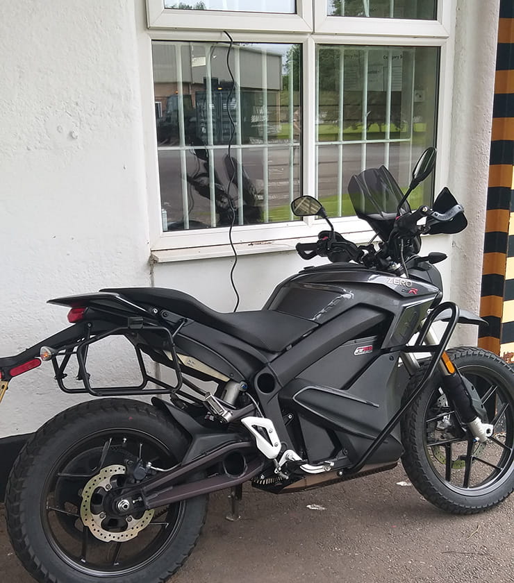Just how practical is a Zero DSR for someone who commutes 100 miles a day? Full long-term owner review of this electric motorcycle… does it have the range?