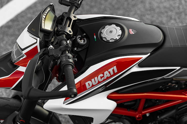 Ducati Hypermotard 821 SP Review Used Price Guide_06