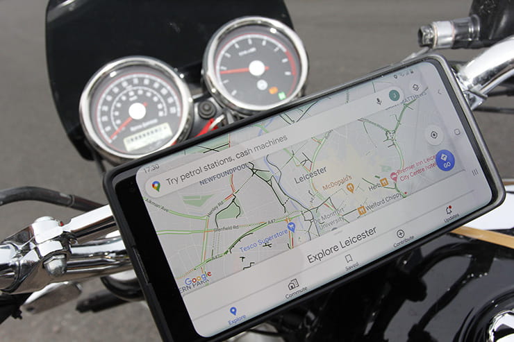 Mobile phone use motorcycle car law uk_01