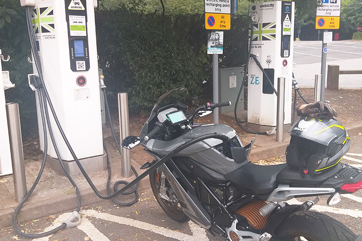 Just how practical is a Zero DSR for someone who commutes 100 miles a day? Full long-term owner review of this electric motorcycle… does it have the range?