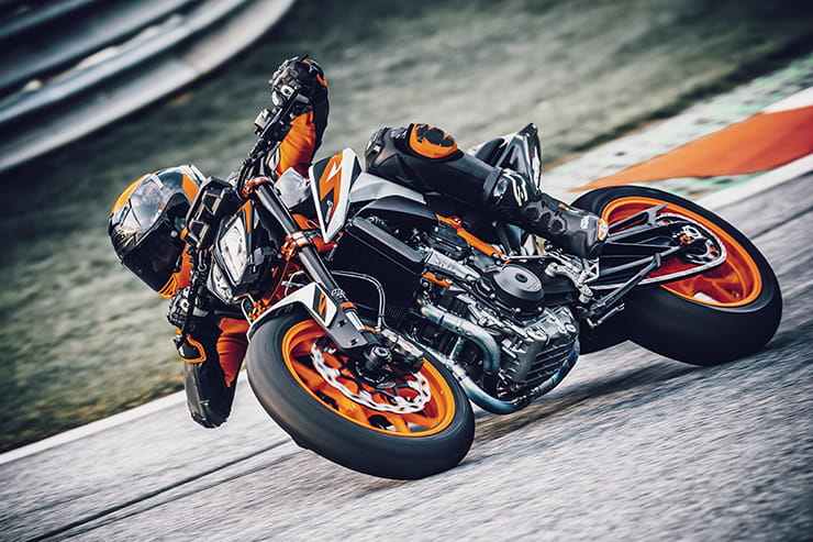 KTM 890 DUKE R – the scalpel got sharper but is it the new middleweight champion of the world?