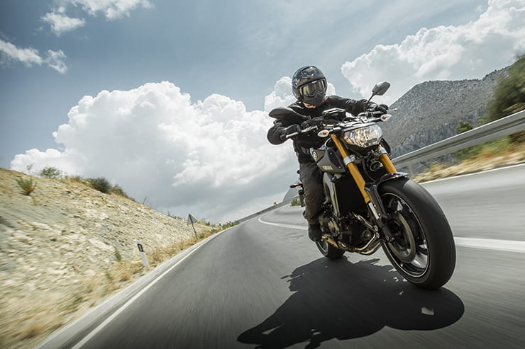 Yamaha MT-09 2013 2017 Review Used Price Spec_01
