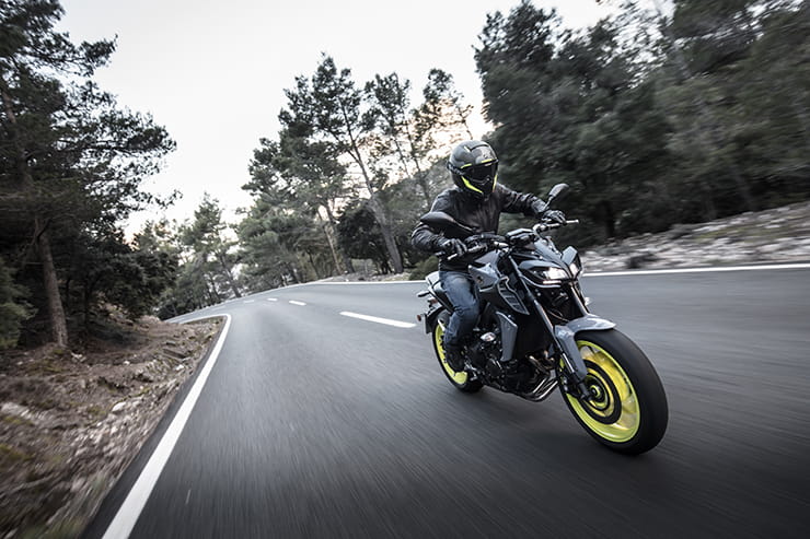 Yamaha MT-09 2013 2017 Review Used Price Spec_02