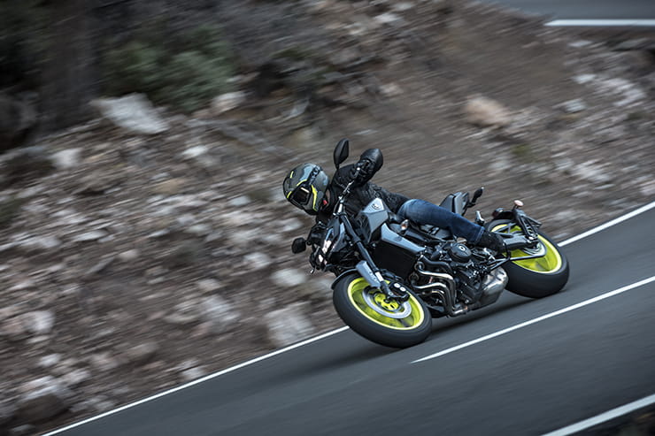 Yamaha MT-09 2013 2017 Review Used Price Spec_06