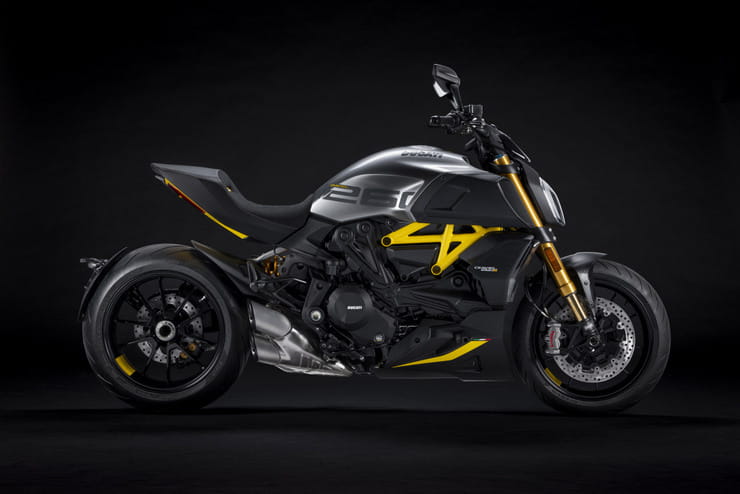 2022 Ducati Diavel Black Steel News_02
