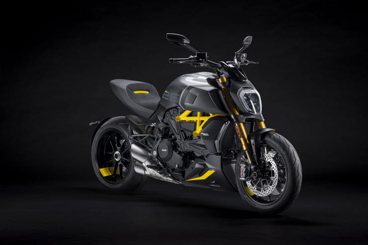 2022 Ducati Diavel Black Steel News_04