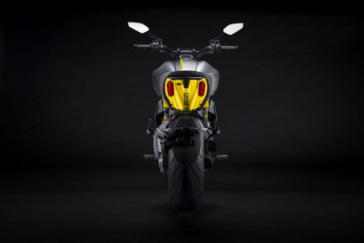 2022 Ducati Diavel Black Steel News_07