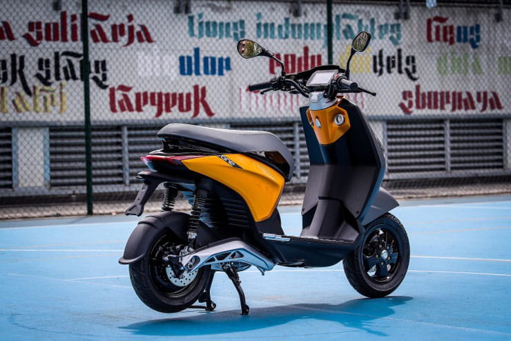 2022 Piaggio ONE Electric Scooter_02