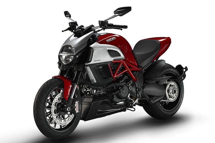 Ducati Diavel Carbon 2011 Used Review Price Spec_05
