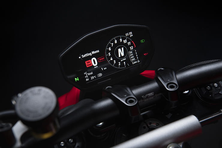 Ducati Streetfighter V2  2022 Details Price Spec_28