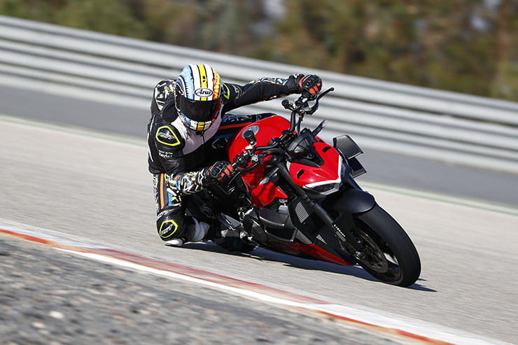 Ducati Streetfighter V2 2022 Review Details Price Spec_030
