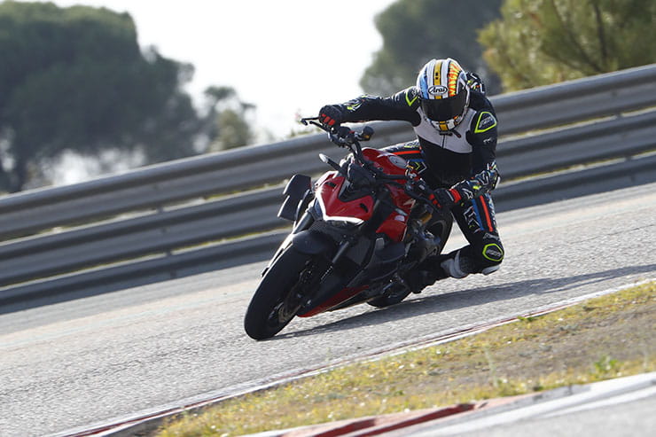 Ducati Streetfighter V2 2022 Review Details Price Spec_042