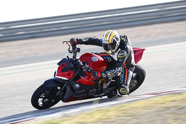 Ducati Streetfighter V2 2022 Review Details Price Spec_062
